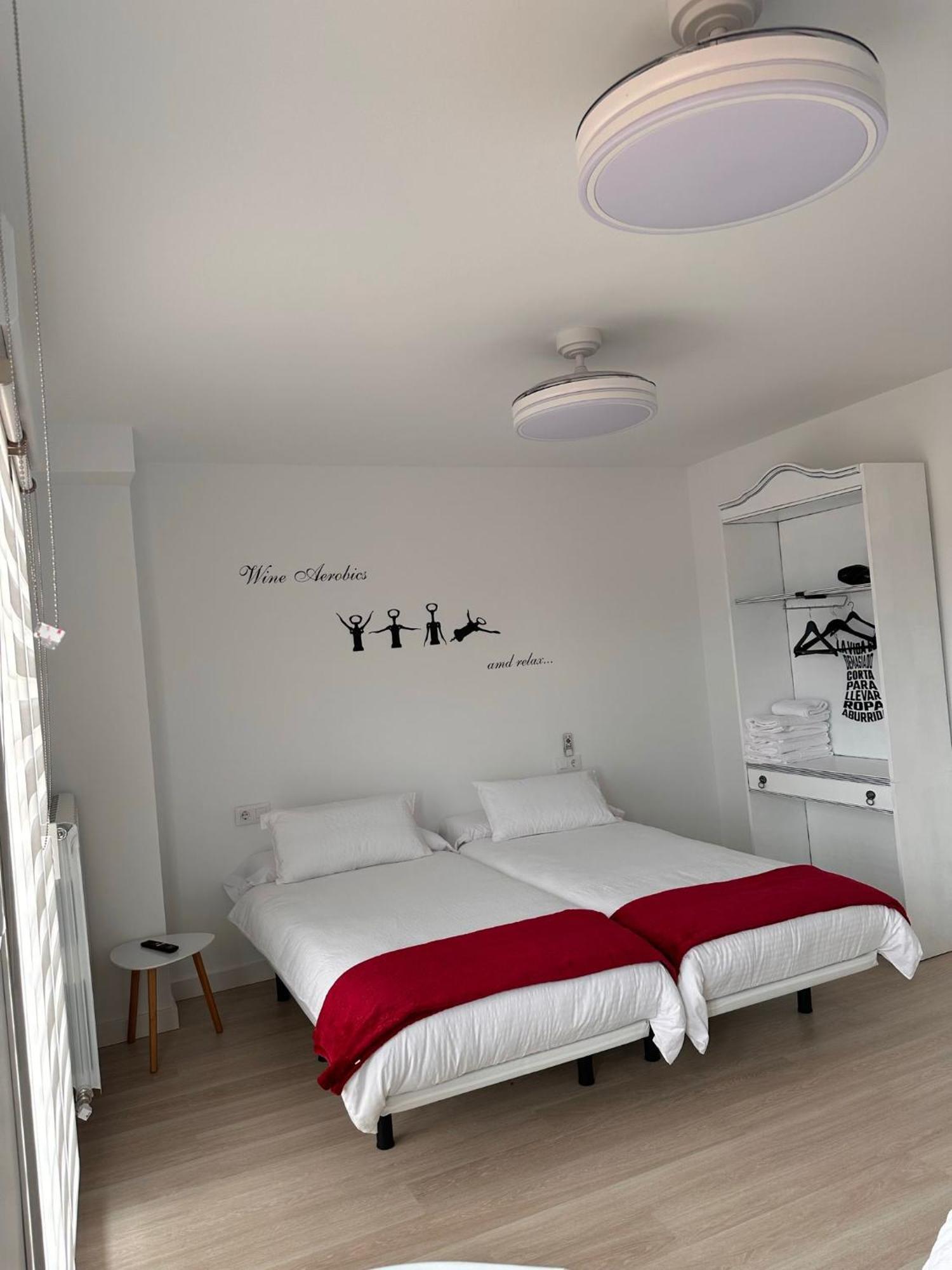 Hostal A La Sombra Del Laurel Наваррете Экстерьер фото